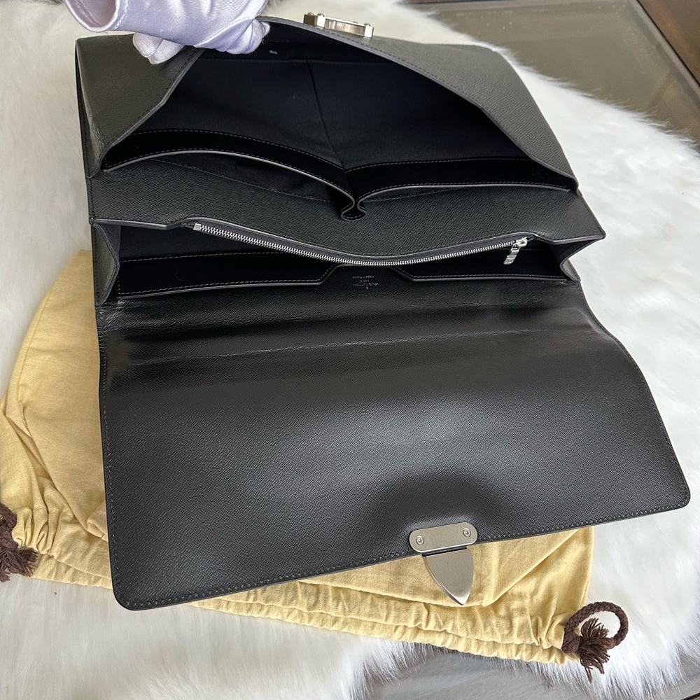Auth Business Bag excellent condition - Picture 8 of 17